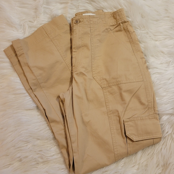 Abercrombie and Fitch Curve Love Relaxed Cargo Pants - khaki - Picture 2 of 8